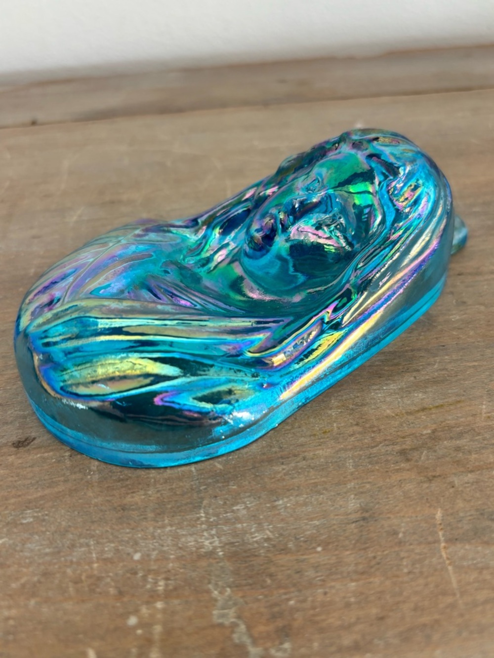 Vintage Virgin Mary Carnival Wheaton glass marigold wall plaque 5.25 in, blue - Picture 3 of 4